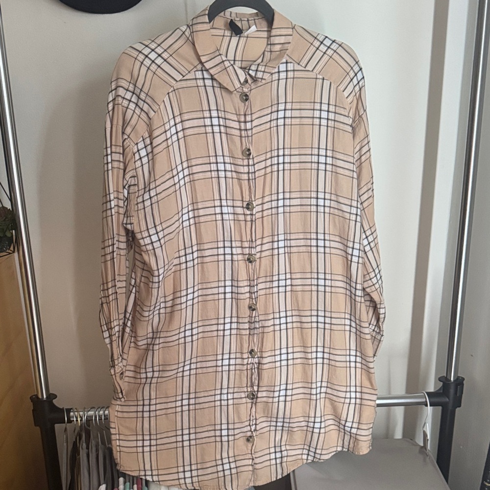 H&M Beige Plaid Women's Button Down Shirt